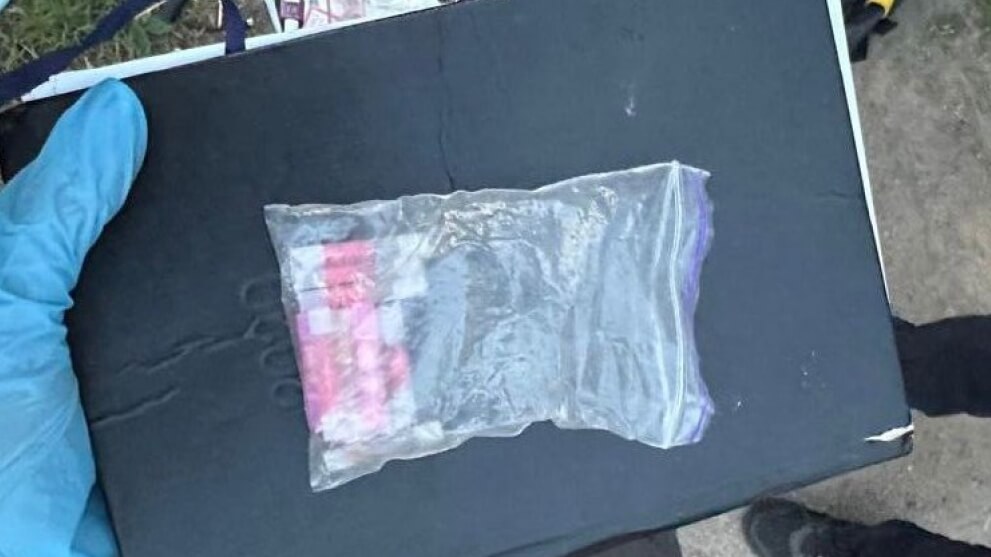 Мала при собі 20 пакетів з амфетаміном: правоохорнці Кривого Рогу затримали наркозбувачку