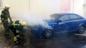 Рятувальники оперативно загасили палаючий Chevrolet Nubira у Павлограді