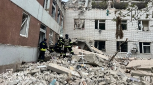 У Чернігові триває рятувальна операція після ворожого ракетного удару