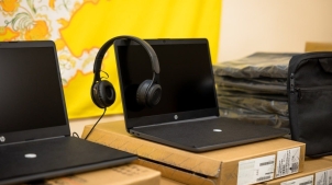 Дніпровщина отримала майже 2000 ноутбуків для забезпечення безперебійного навчання