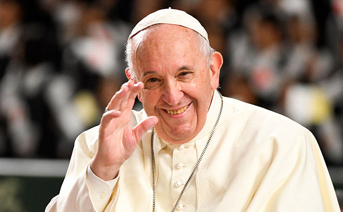 «Бог не відкидає геїв»: Папа римський відповів на 3 питання ЛГБТ