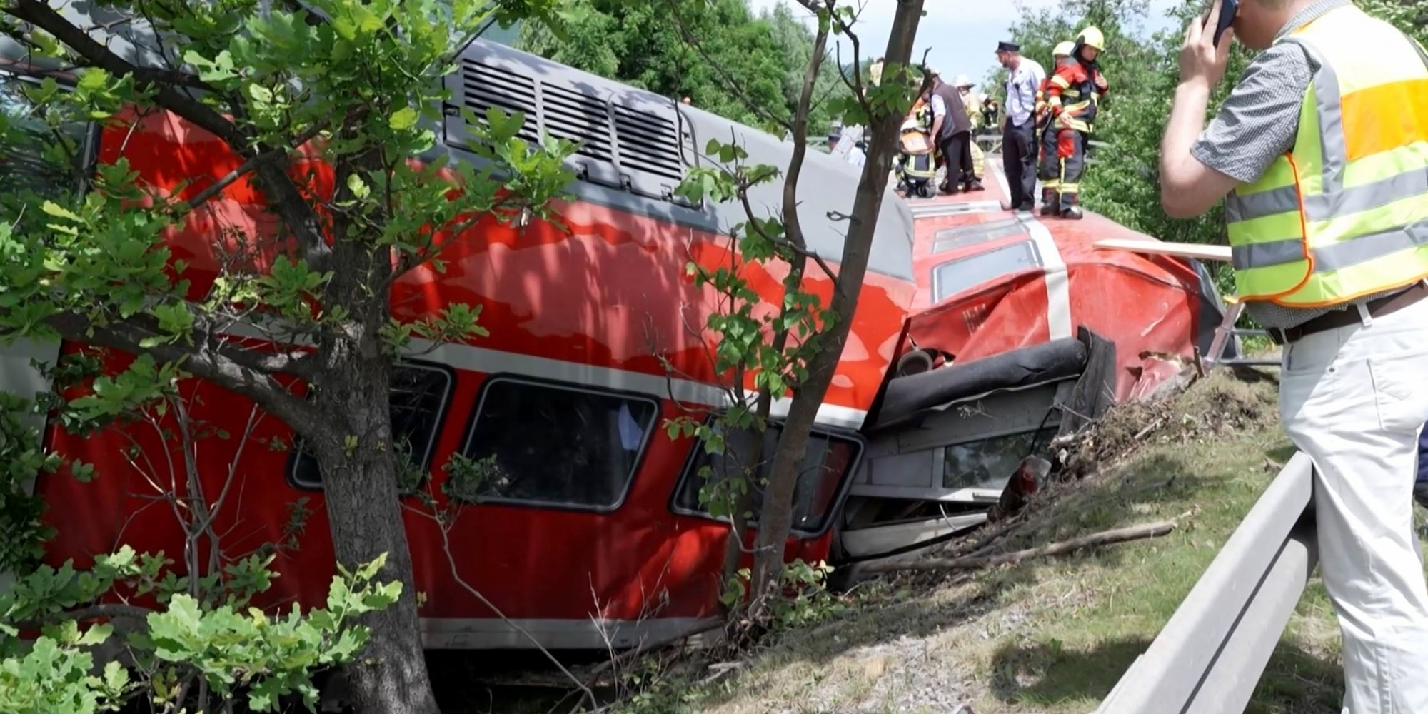 Поїзд зійшов з рейок у Німеччині. Загиблих і десятки поранених