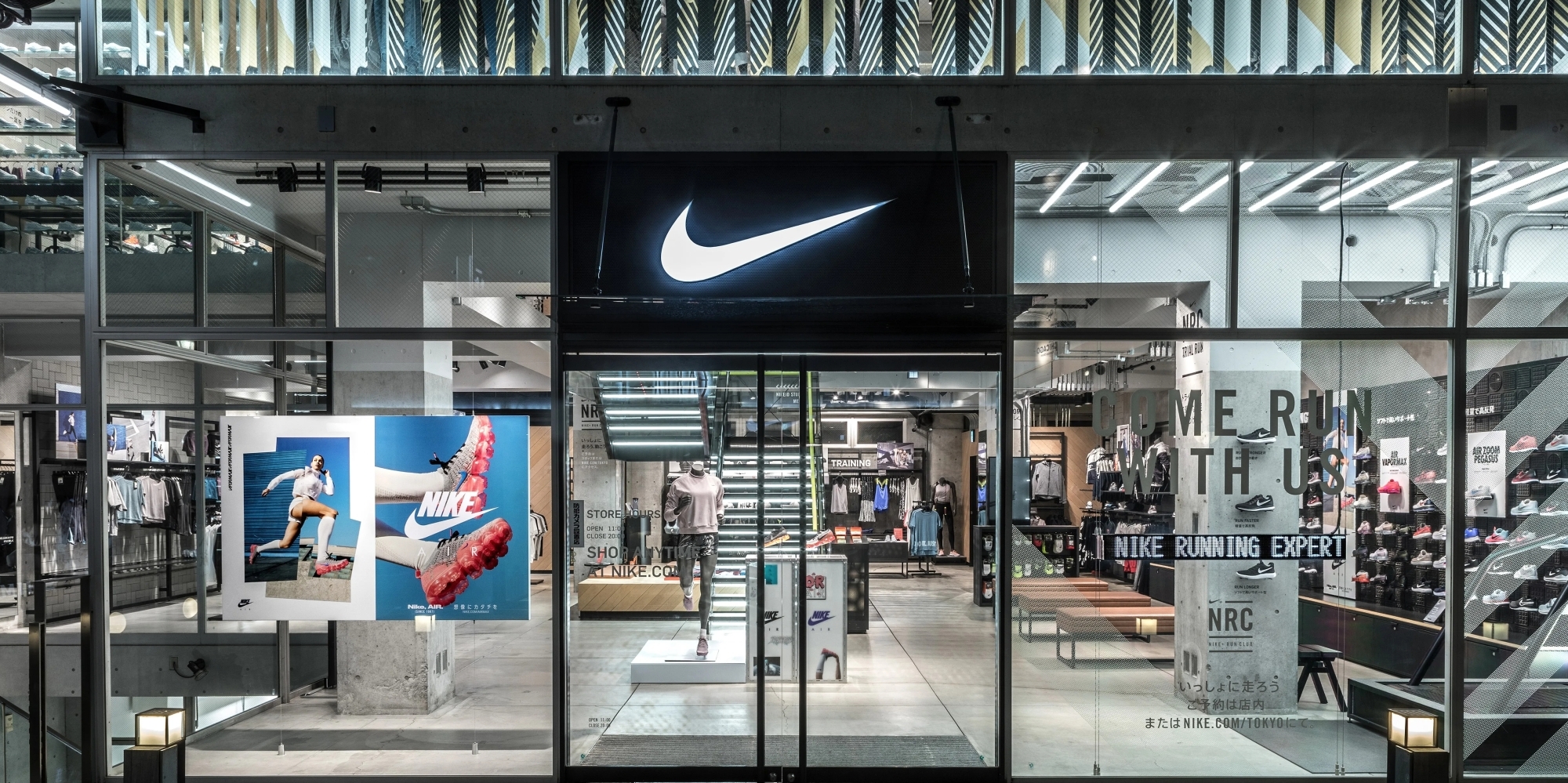 Nike закриває свої магазини в Росії, але не зникає з ринку