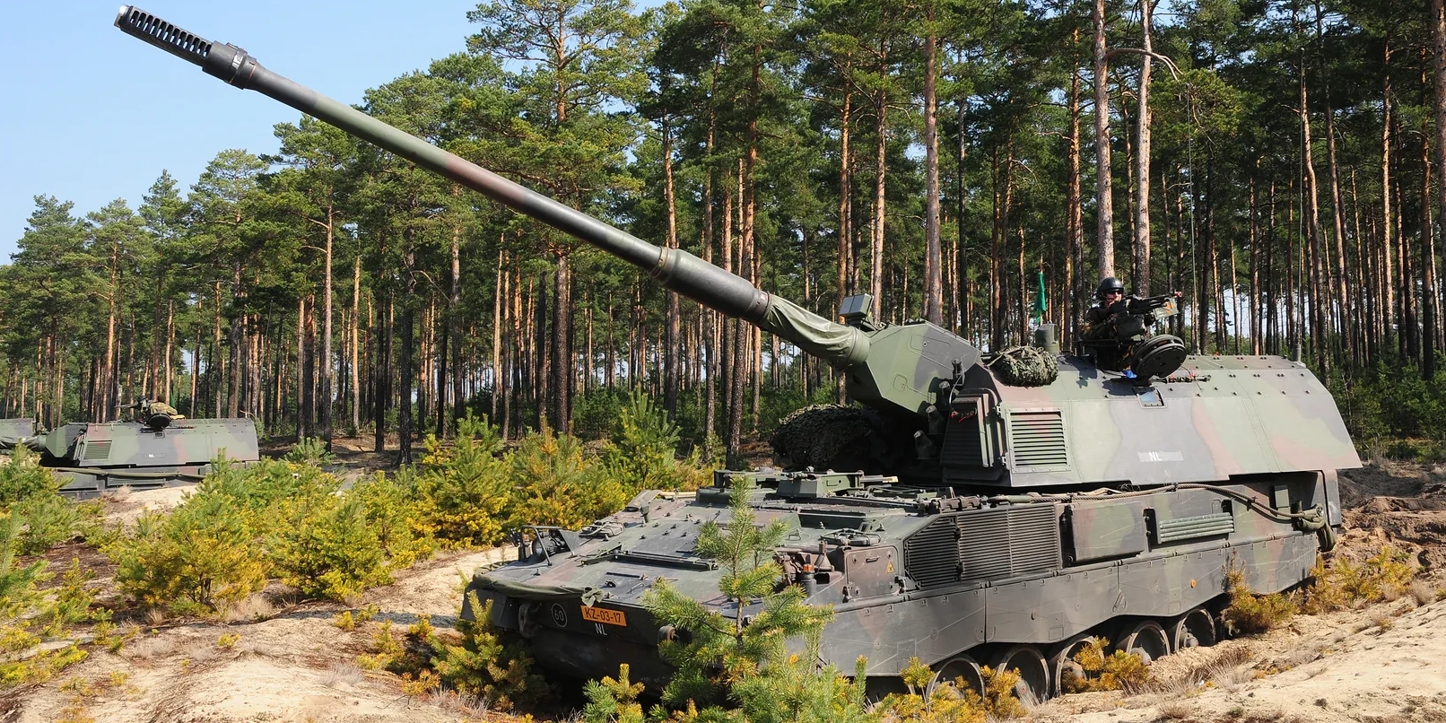 Міністр оборони Німеччини: Незабаром ми передамо Україні гаубиці Panzerhaubitze 2000